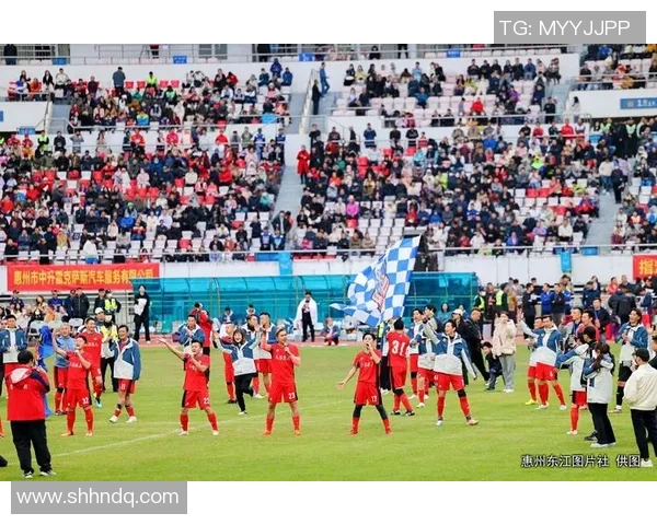 球迷热追足球明星精彩瞬间视频播放引发热议与讨论