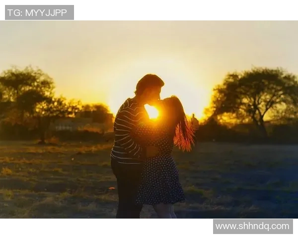 穆氏足球明星女友的爱情故事与职业生涯的精彩交织