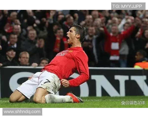 红色42号足球明星的传奇之路与背后的奋斗故事